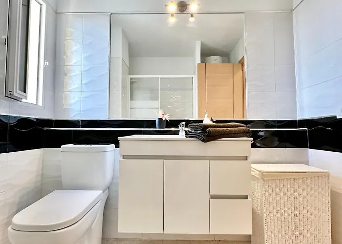 Torres De Yomely - M11d * Playa de las Americas (Tenerife)