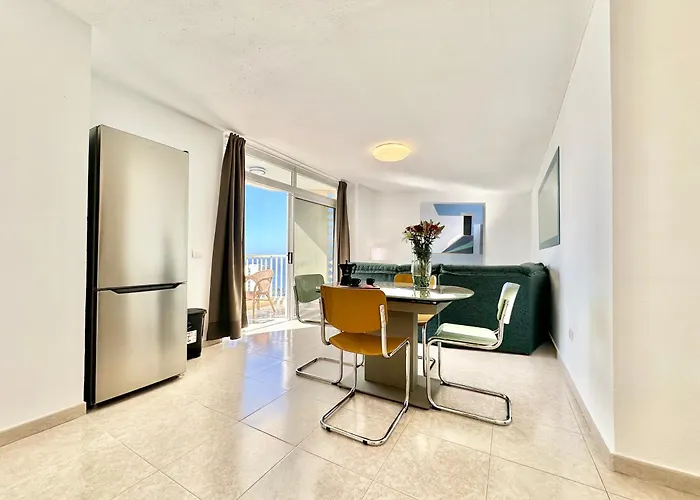 Torres De Yomely - M11d * Playa de las Americas (Tenerife)